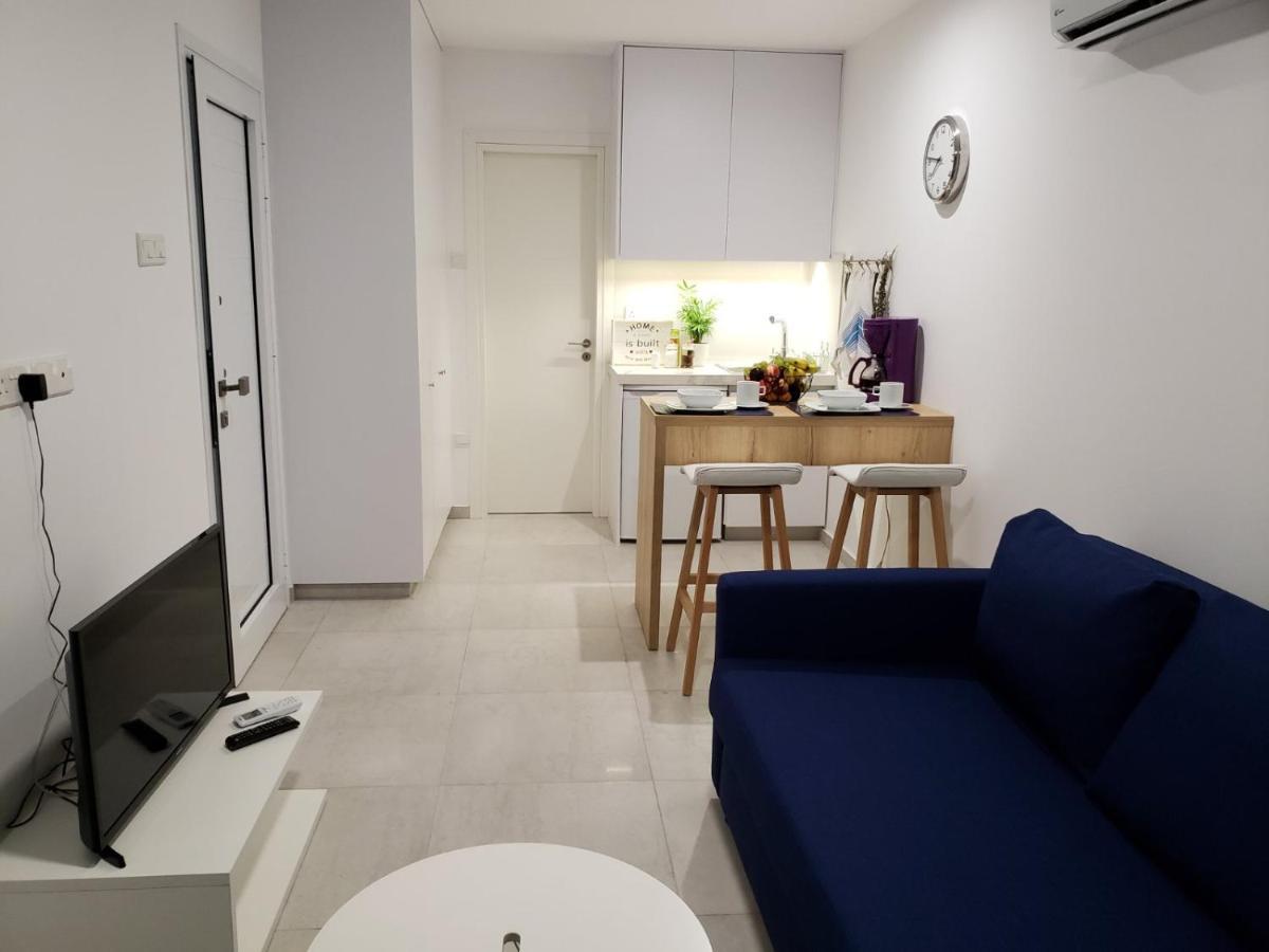 Modern & Cozy Studio W/ Backyard Near City Center Limassol Bagian luar foto