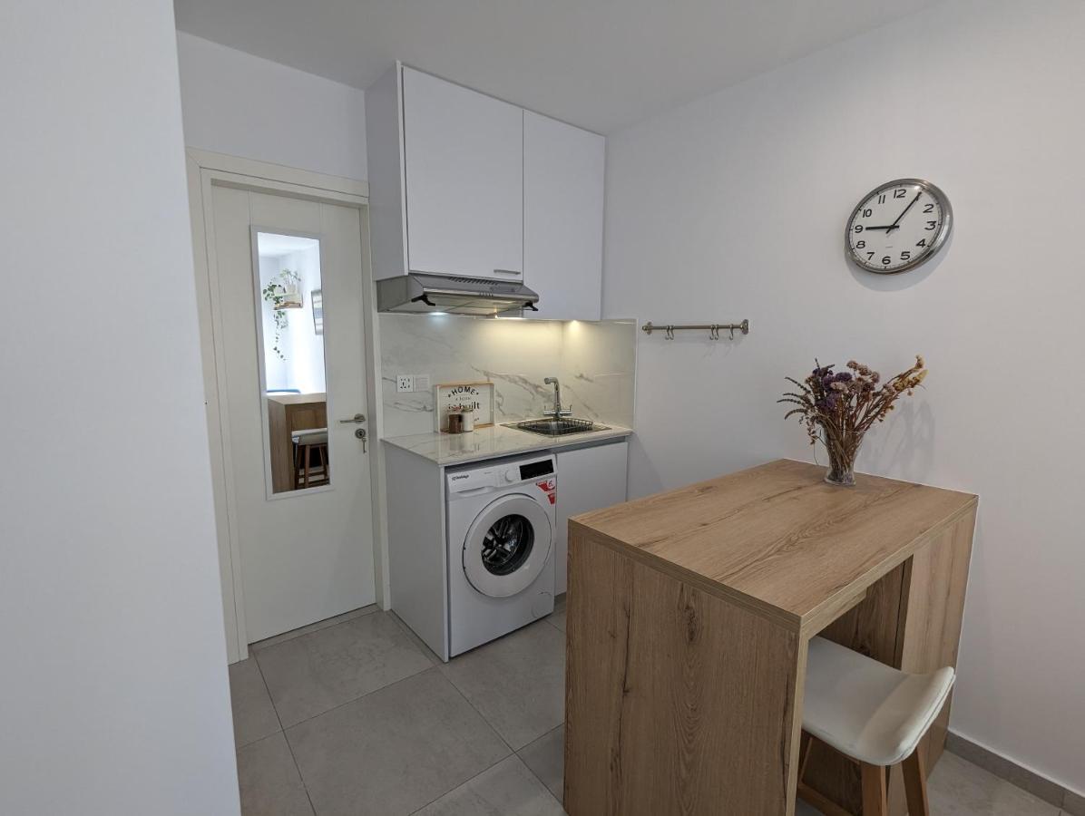 Modern & Cozy Studio W/ Backyard Near City Center Limassol Bagian luar foto
